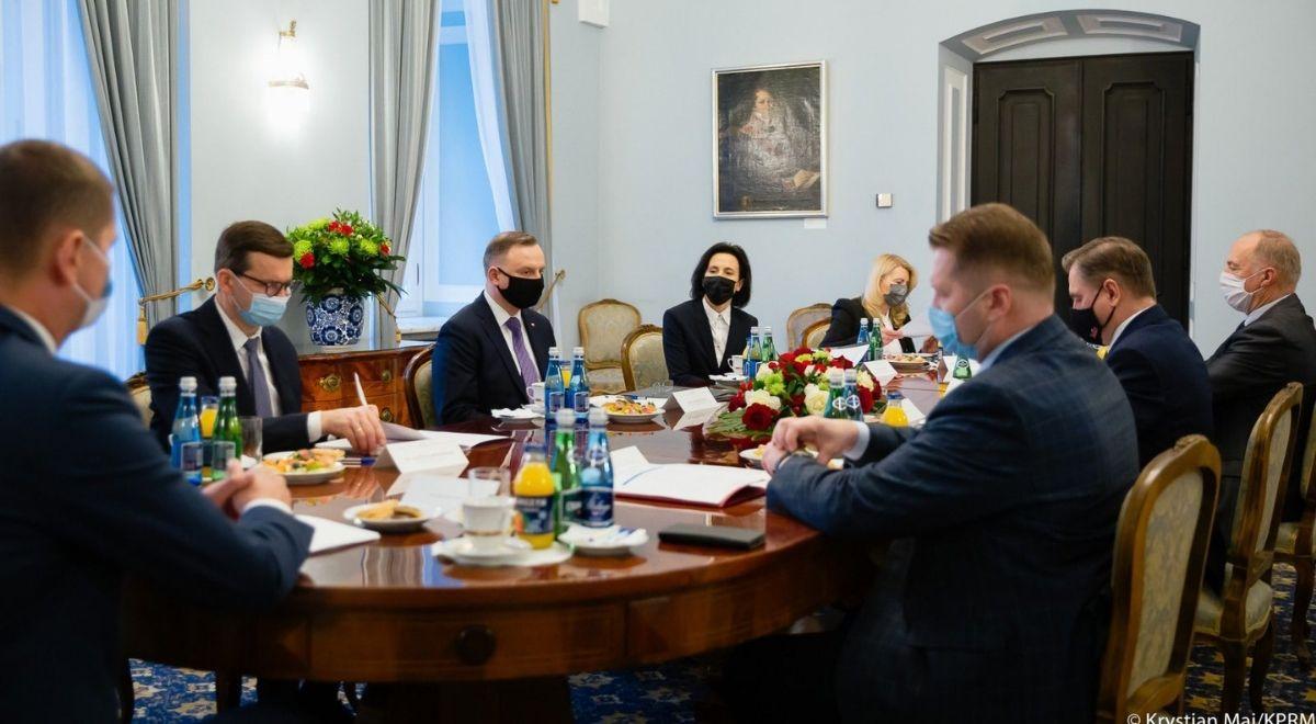 Prezydent spotkał się z przedstawicielami rządu ws. wynagrodzeń nauczycieli