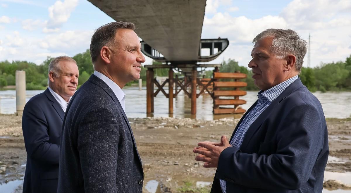 Prezydent odwiedził teren przebudowy mostu przez Dunajec. "Powinien być otwarty do marca"