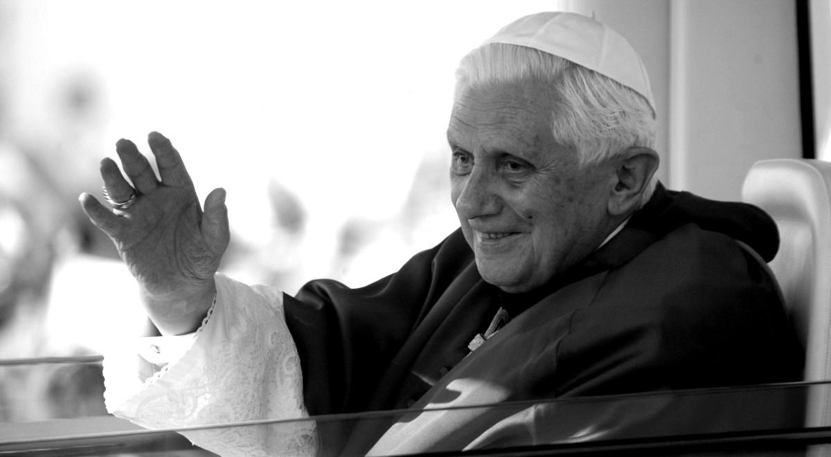 "Przypominał, że prawdziwą nadzieją człowieka może być tylko Bóg". Prymas Polski o Benedykcie XVI