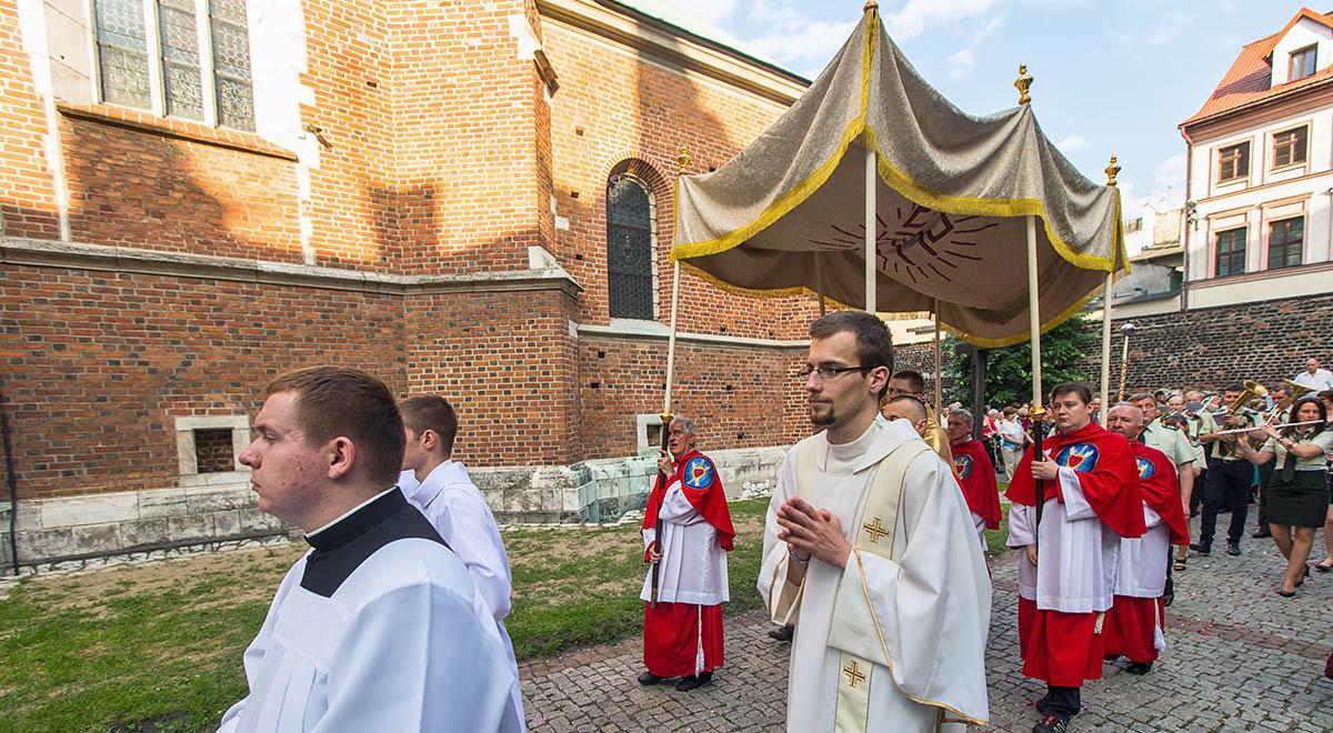 Uroczystość Bożego Ciała. W Warszawie procesja wraca na tradycyjną trasę
