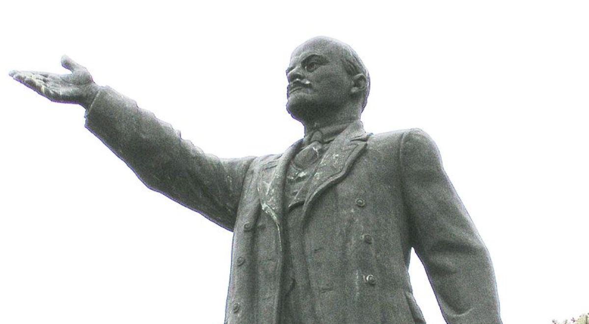 Ukraina: padł ostatni Lenin. Zostały tylko pomniki na terenie pod okupacją