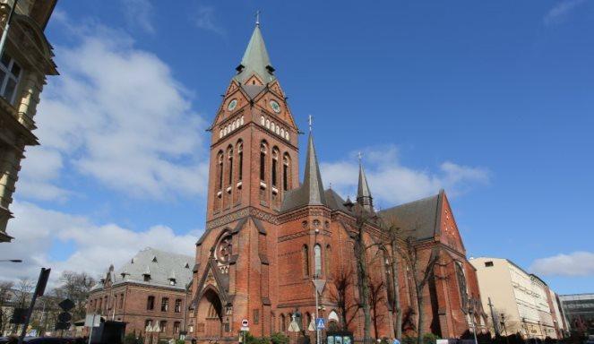 Zatrzymano mężczyzn, którzy zaatakowali księdza w Szczecinie