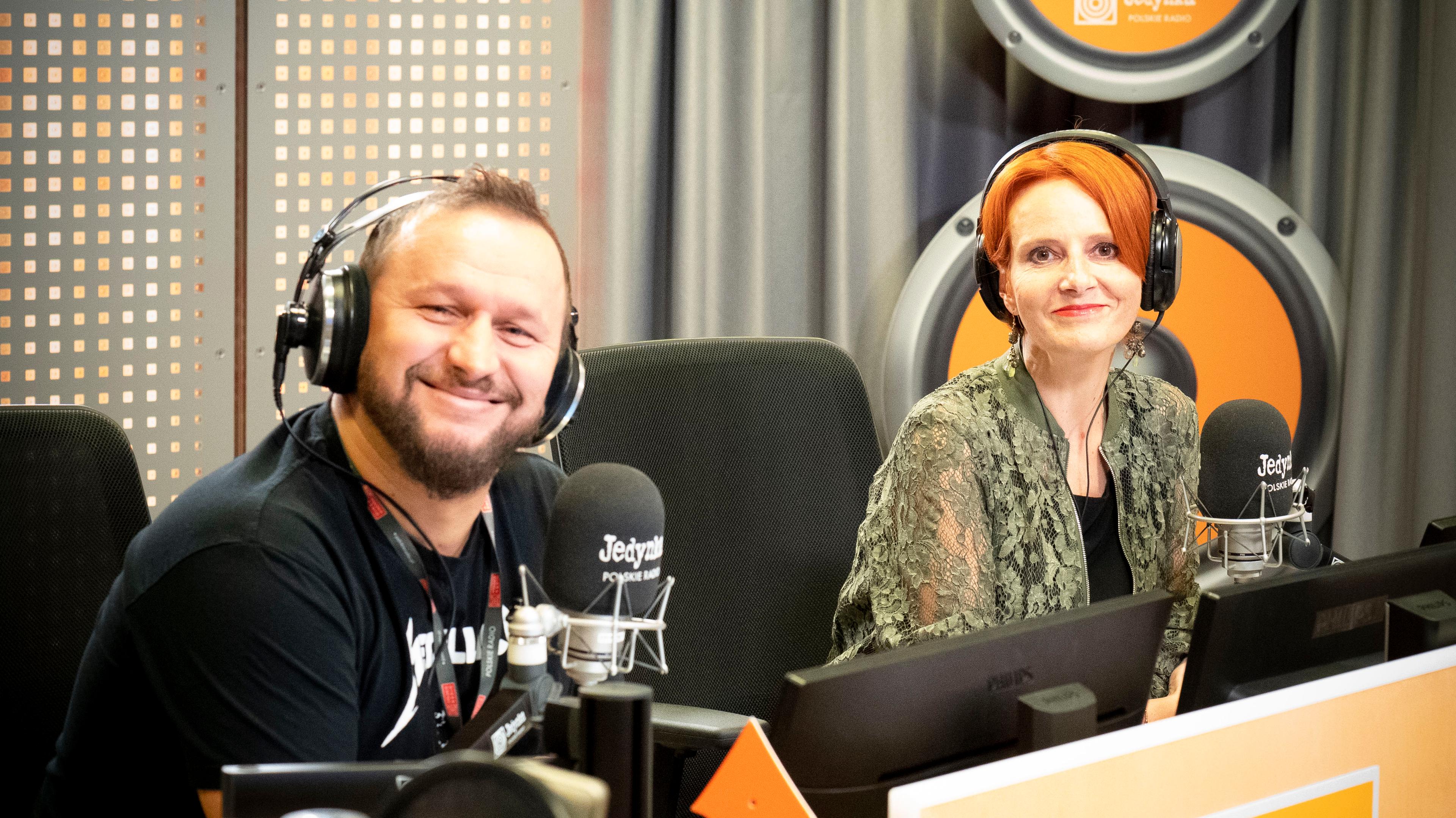 Dziennikarze radiowej Jedynki: Daniel Wydrych i Agnieszka Kunikowska 
