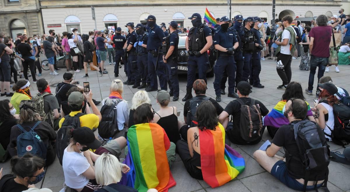 Zatrzymanie aktywisty LGBT w Warszawie. Ekspert: nie wolno dopuścić do polaryzacji społecznej