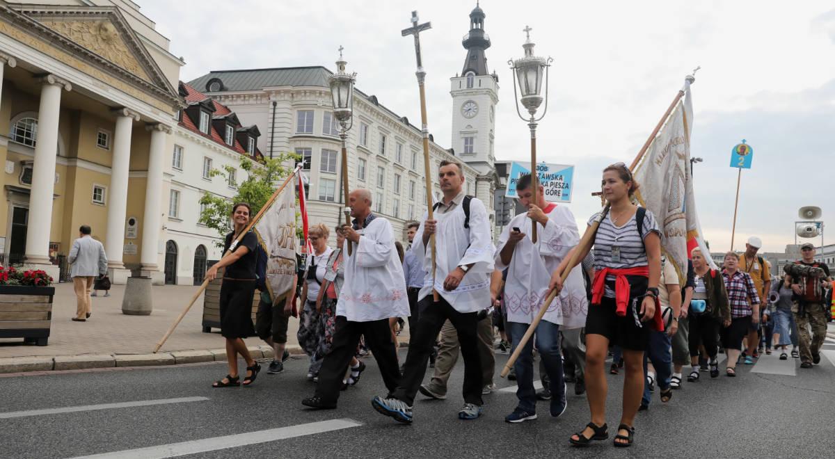Polskie pielgrzymowanie. Tysiące osób w drodze na Jasną Górę