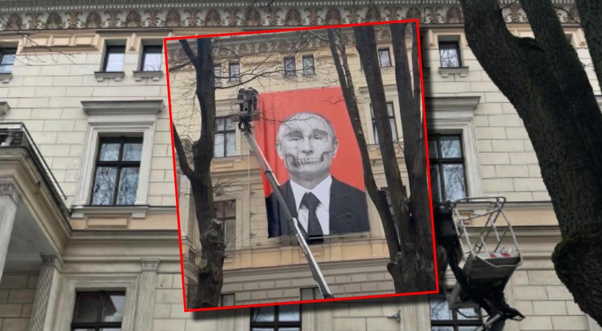 "Czaszka Putina" powróciła. W Rydze znów powieszono antywojenny plakat
