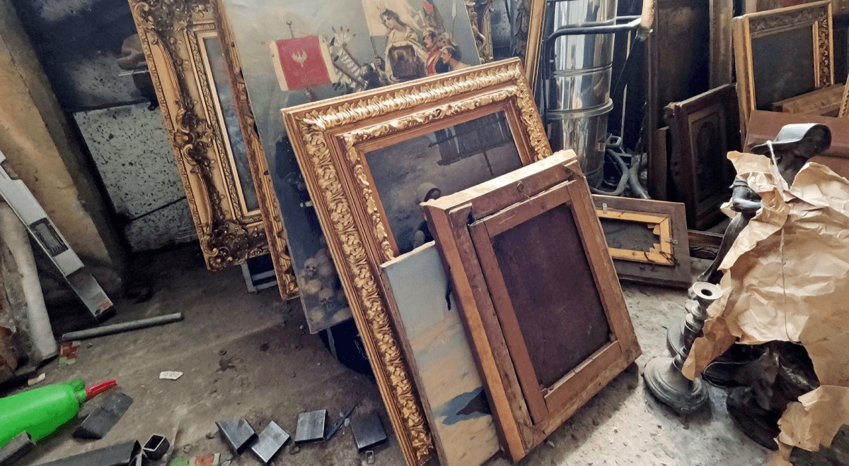 Obrazy Kossaków i Malczewskiego odnalezione w garażu. Skradzione dzieła sztuki wróciły do właściciela