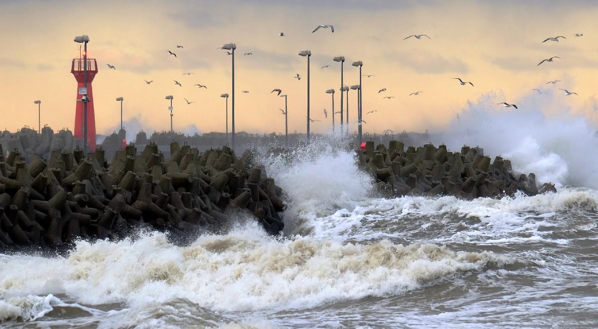 Alert hydrologiczny dla wybrzeża Bałtyku. IMGW podtrzymuje ostrzeżenia