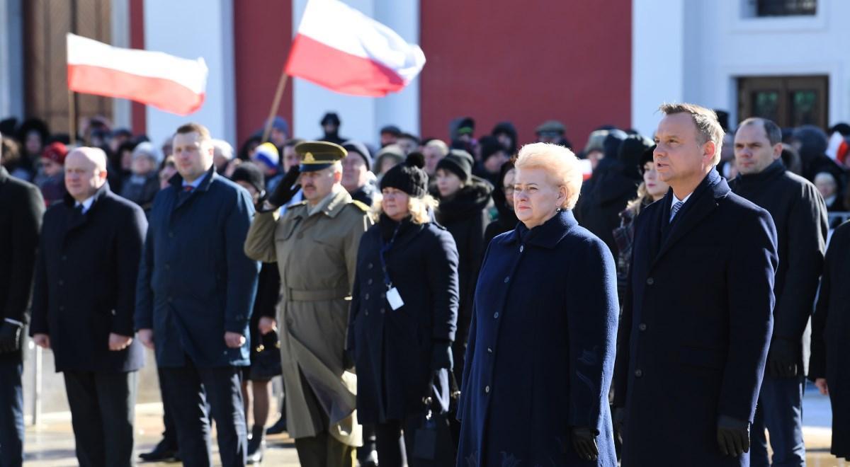 Prezydenci Polski i Litwy w Lublinie. Złożyli wieńce przed pomnikiem, spotkają się z Petrem Poroszenką