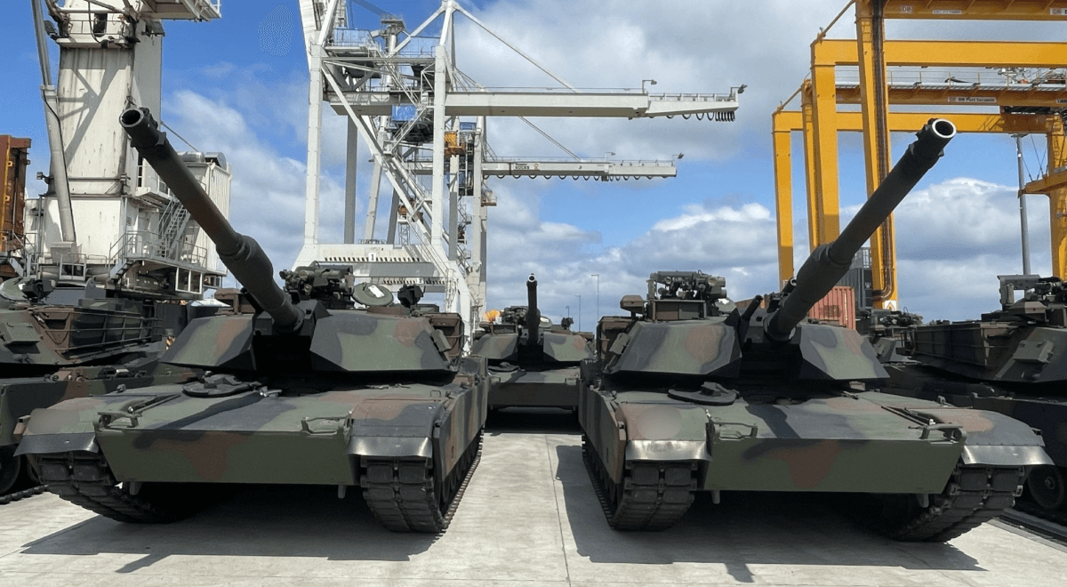 "To historyczny dzień". Do Polski przybyły pierwsze czołgi Abrams