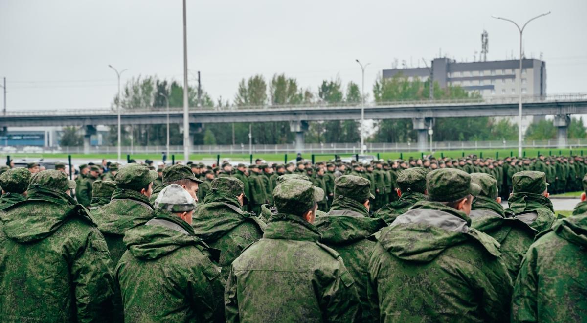 Rosjanie szykują się do ofensywy. Ukraiński pułkownik: co miesiąc rzucą do walki 100 tys. żołnierzy