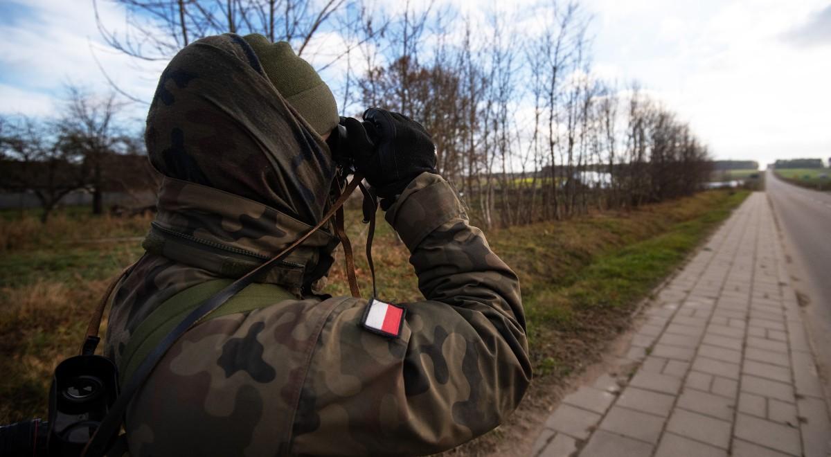 Białorusini mogą próbować nakłaniać migrantów do przeprowadzenia szturmu na granicę