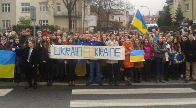 200 osób protestowało przed konsulatem Ukrainy w Krakowie