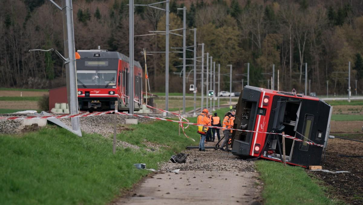 Katastrofa kolejowa w Szwajcarii. Wykoleiły się dwa pociągi regionalne. Wiele osób zostało rannych