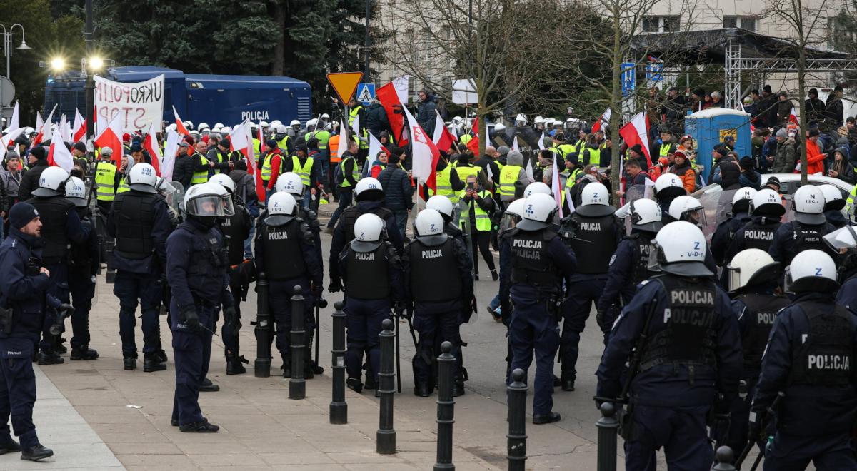 Reakcja policji po zamieszkach w Warszawie. "Nie ma zgody na podobne zachowania"