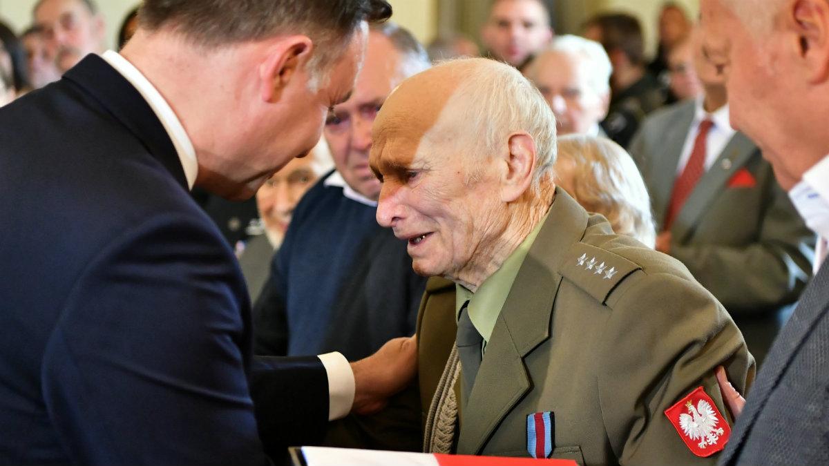 Wzruszająca uroczystość. Obywatelstwo Polski dla 90-letniego weterana wojennego