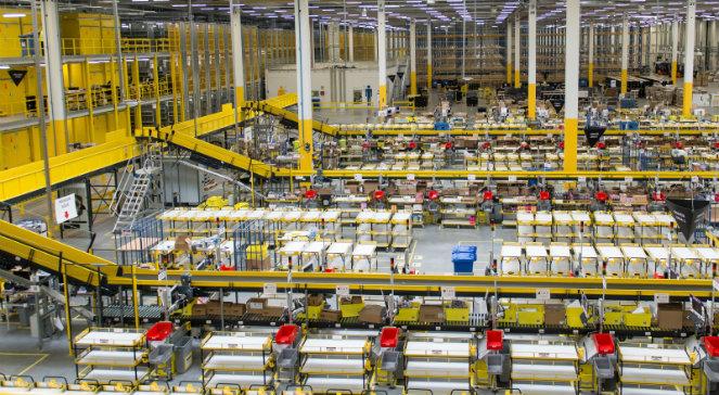 Amazon w Polsce otwiera magazyny, w Niemczech zmaga ze strajkiem