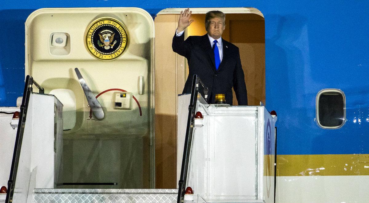 Donald Trump wylądował w Singapurze. We wtorek spotka się z Kim Dzong Unem