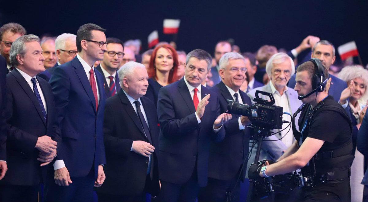 Sondaż: PiS z samodzielną większością, cztery ugrupowania w Sejmie