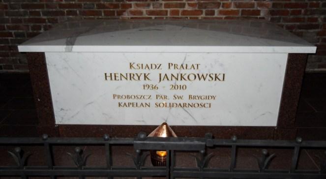 Pomnik ks. Jankowskiego czeka na odsłonięcie