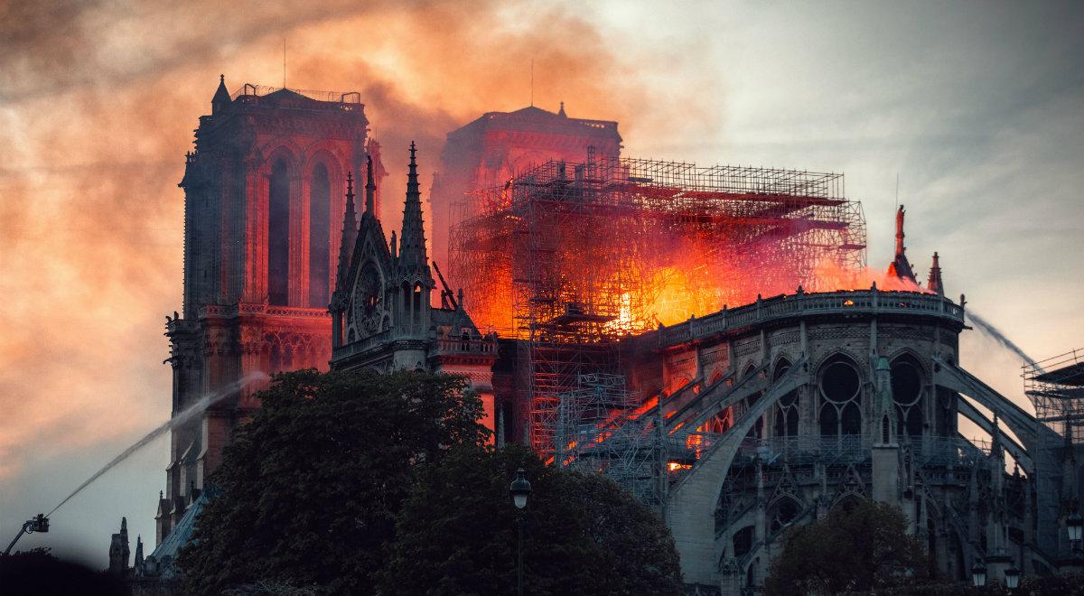 Skażenie wokół Notre Dame usuwane nową metodą. Dziedziniec będzie można zwiedzać już w marcu?