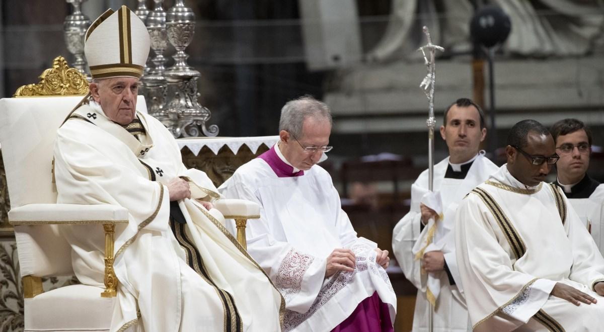 Papież w Wielki Czwartek: kapłani muszą brudzić sobie ręce, dotykając ran i grzechów ludzi