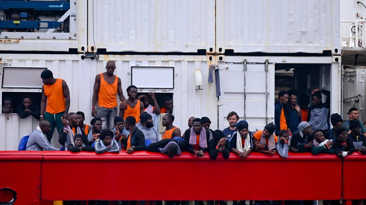 Premier Włoch: trwa napływ migrantów, jakiego nie widziano od wielu lat