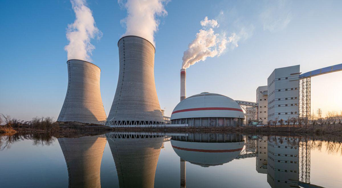 Polacy popierają budowę elektrowni jądrowych w kraju. Zobacz nowy sondaż