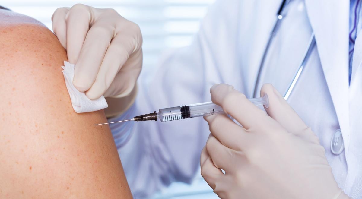 Wiceminister zdrowia: najlepiej szczepić się przeciw grypie między listopadem a grudniem