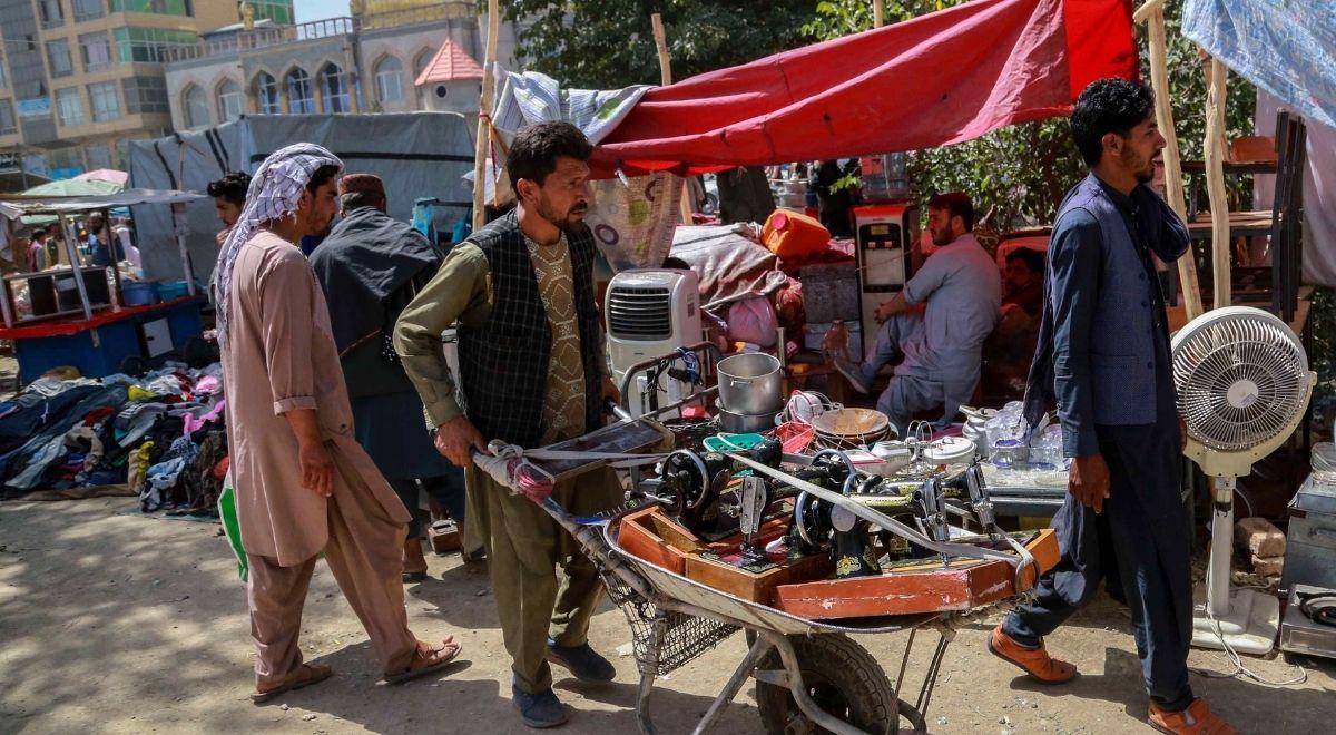 Szef dyplomacji Chin: sankcje lub restrykcje wobec Afganistanu muszą się skończyć jak najszybciej