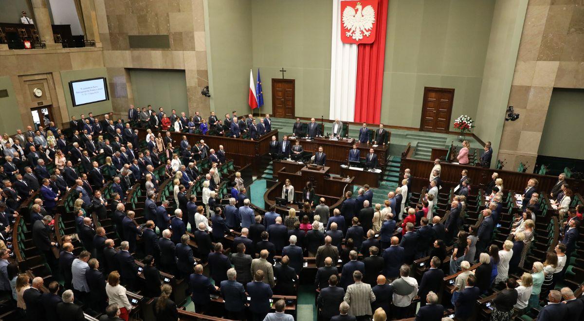Sejm jednogłośnie podjął uchwałę w 80. rocznicę rzezi wołyńskiej. "Składamy hołd pomordowanym"