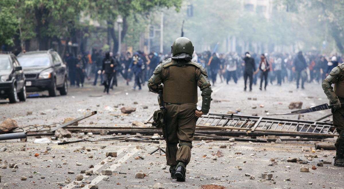 Starcia na ulicach chilijskich miast. Co wywołało falę protestów?