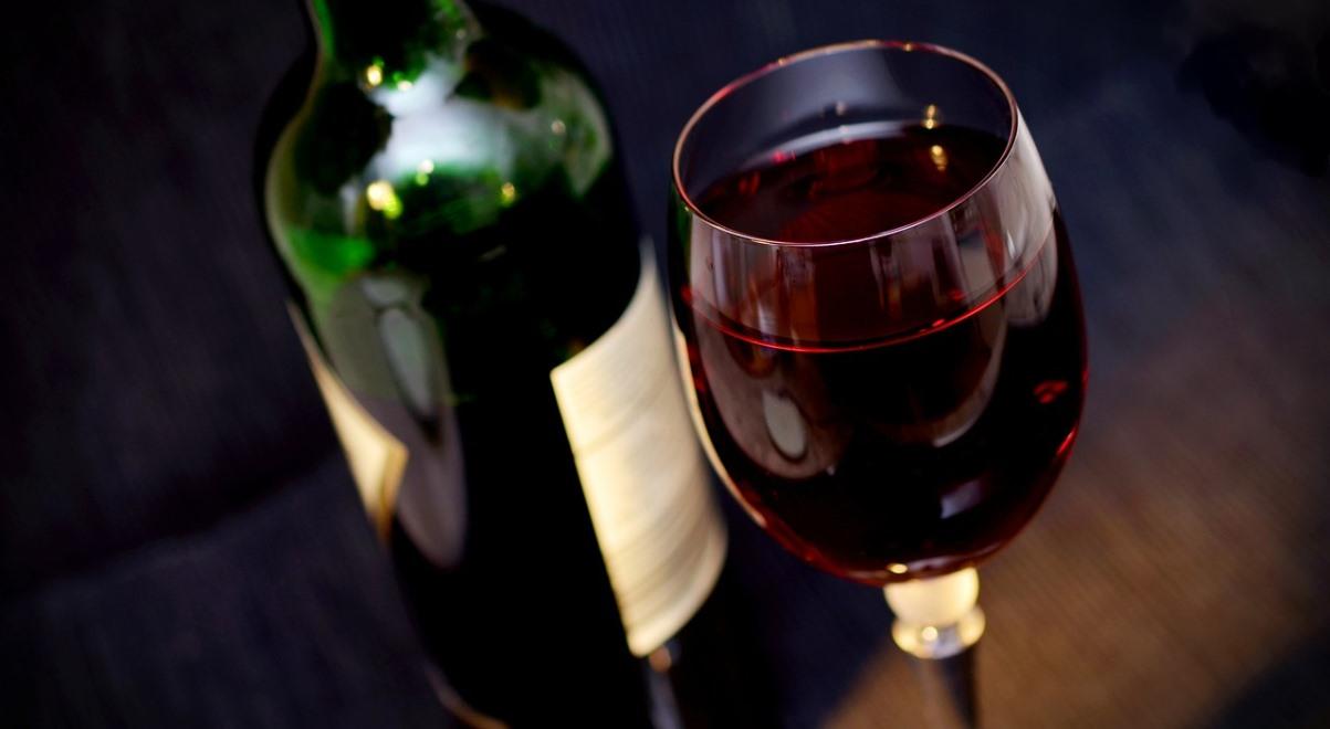 Polskie firmy stworzyły aplikację dobierają wino do potrawy